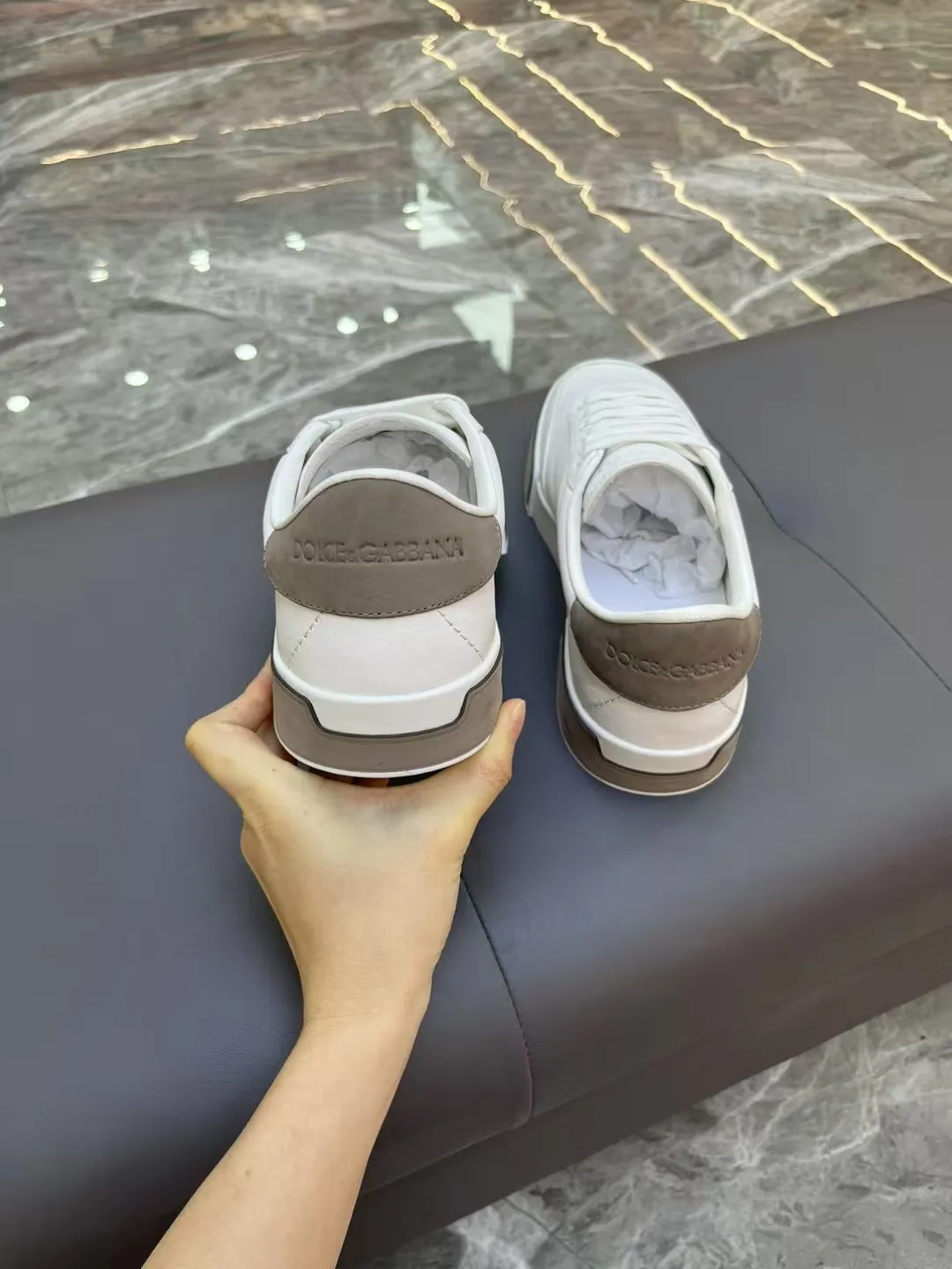 Men's shoes 💰460 [New style] 🐝🐝⚠️[DG] ⚠️High grade, top craftsmanship ⚠️Men's casual style, regular size 39 to 44 (45 can be customized ⚠️D &G Fashionable and casual style, unique design style! Fully original single-layer calfskin hollow design, inner calfskin latex back foot! Exclusive for summer! Original TPU outsole! Look at the details of the quality, and it can stand up to all kinds of tests!